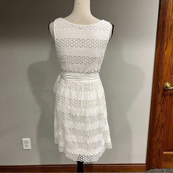 Gorgeous white lace sleeveless midi dress - Picture 9 of 13
